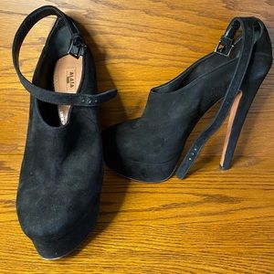Alaia Black Suede Pumps